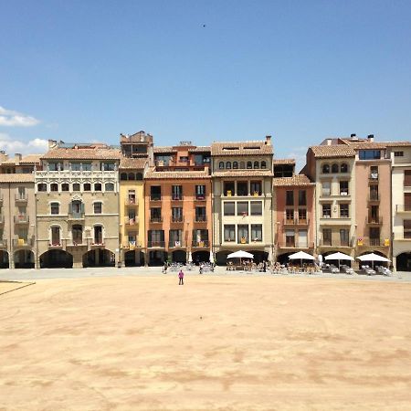 Apartaments Vicus 2 Con Vistas A La Plaza Mayor De Vic Dış mekan fotoğraf