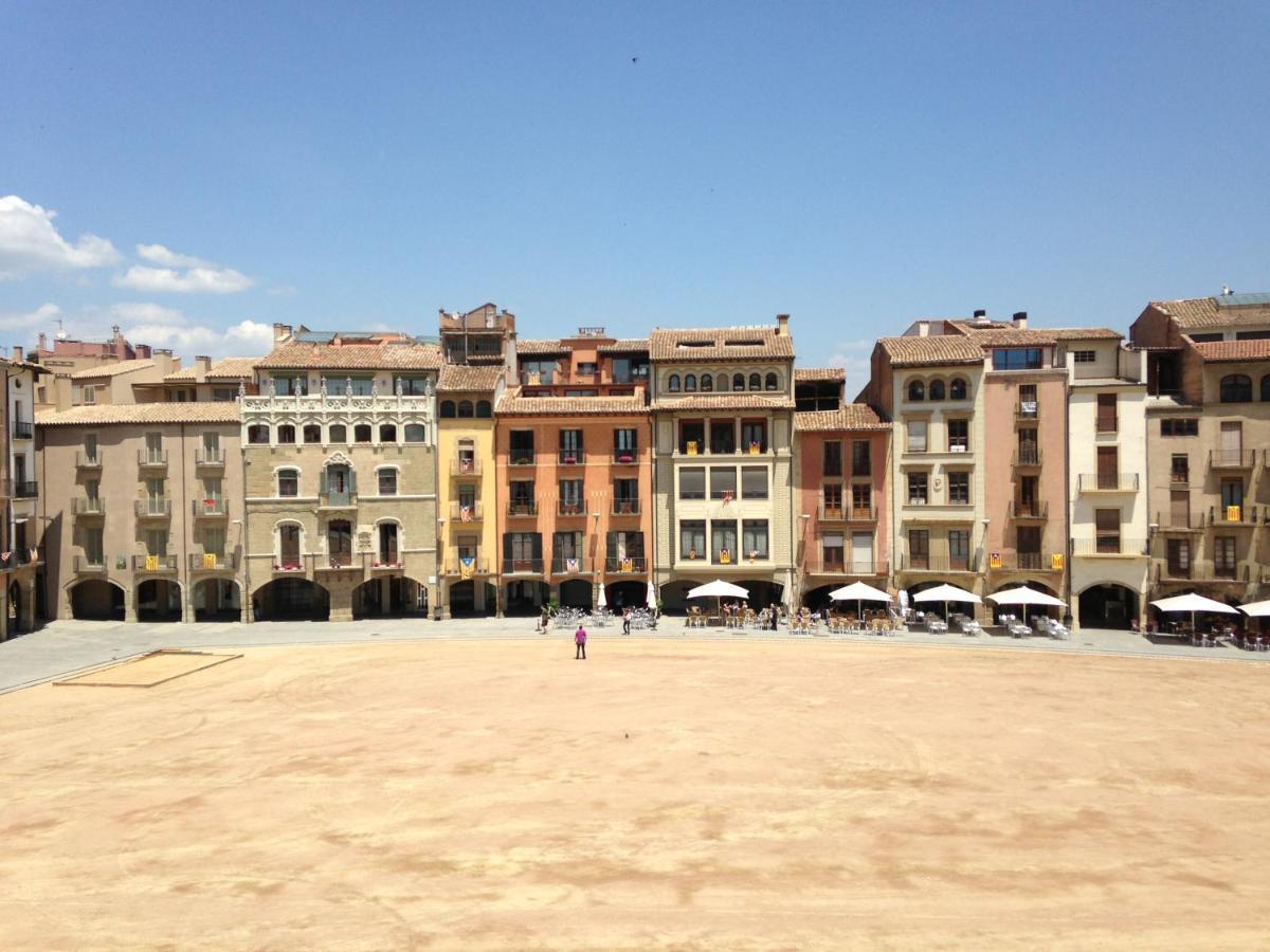 Apartaments Vicus 2 Con Vistas A La Plaza Mayor De Vic Dış mekan fotoğraf