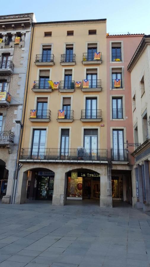 Apartaments Vicus 2 Con Vistas A La Plaza Mayor De Vic Dış mekan fotoğraf