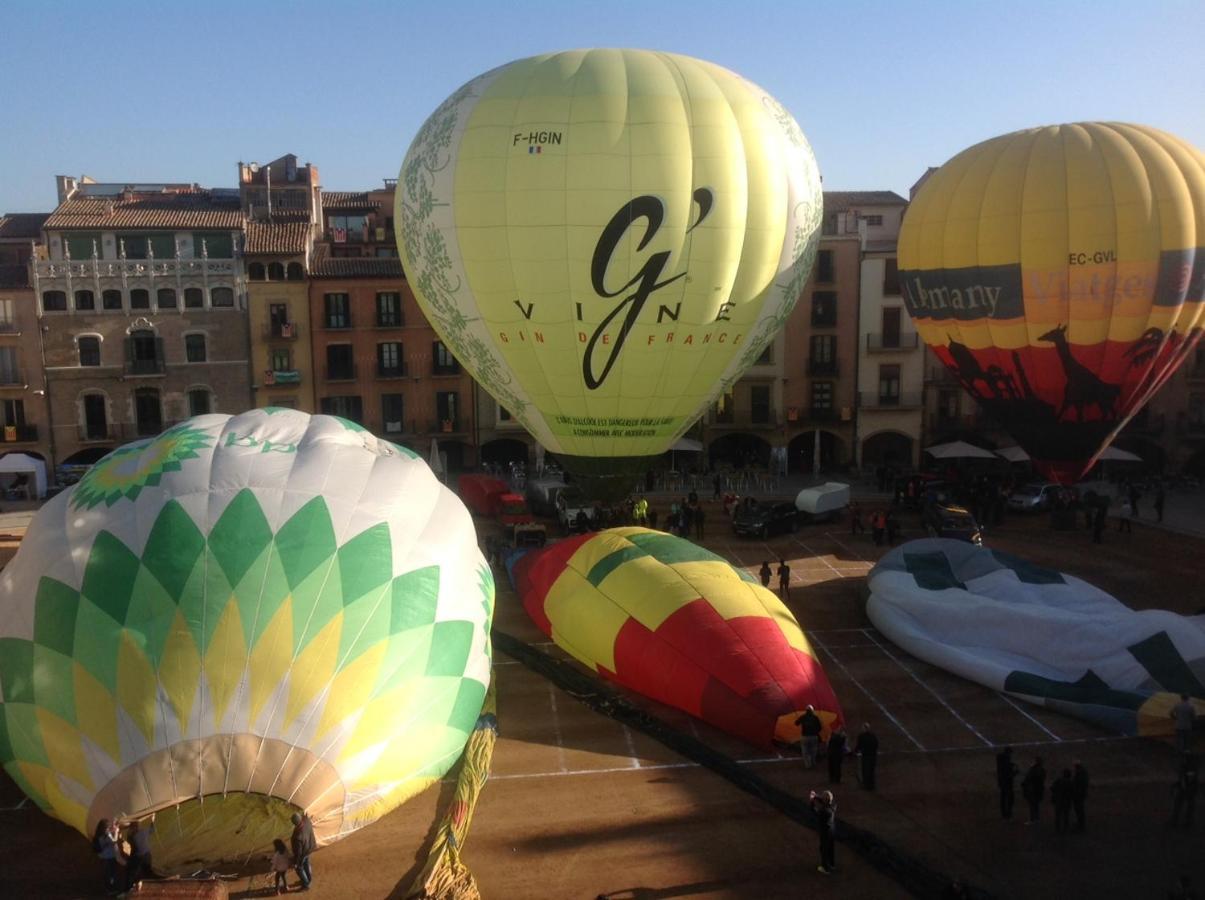 Apartaments Vicus 2 Con Vistas A La Plaza Mayor De Vic Dış mekan fotoğraf