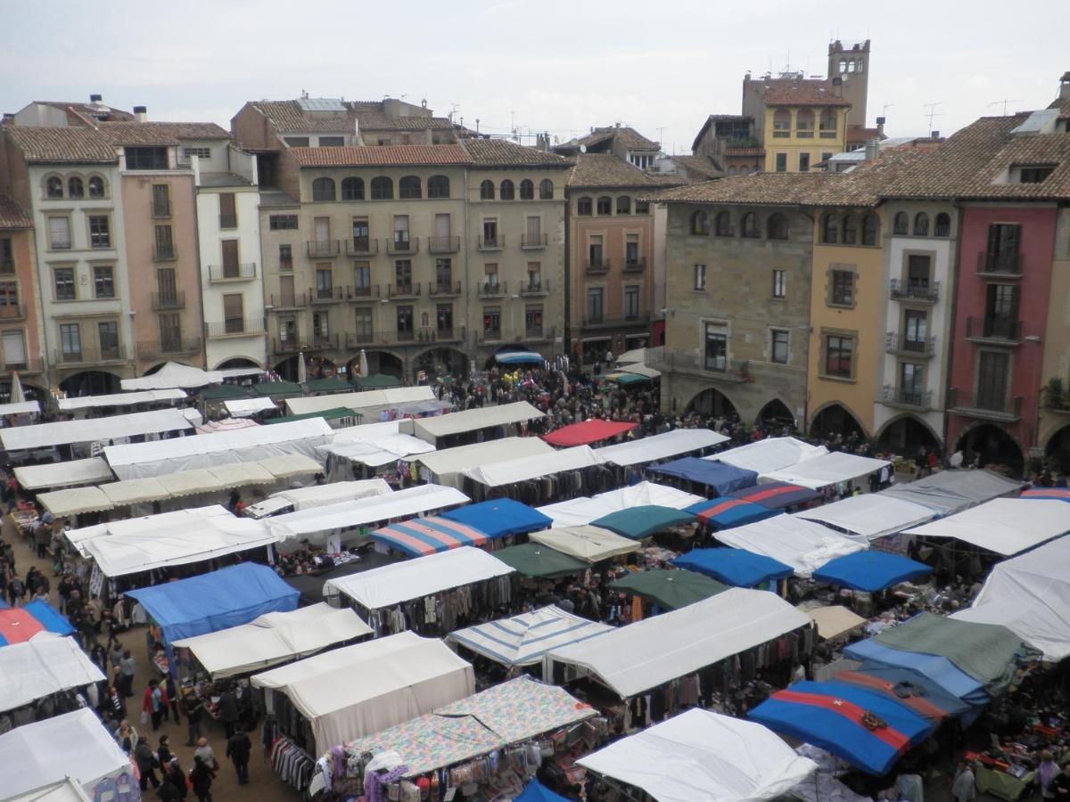 Apartaments Vicus 2 Con Vistas A La Plaza Mayor De Vic Dış mekan fotoğraf