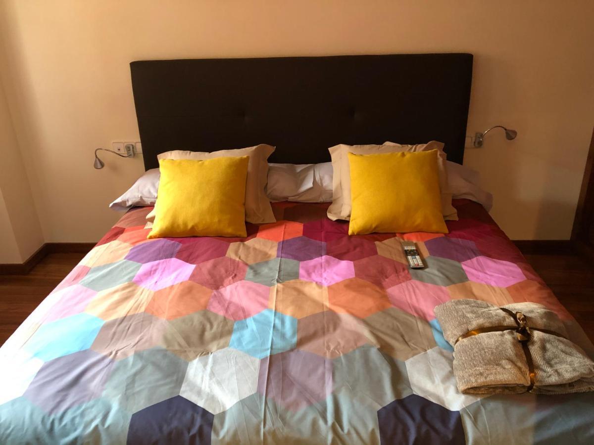 Apartaments Vicus 2 Con Vistas A La Plaza Mayor De Vic Dış mekan fotoğraf