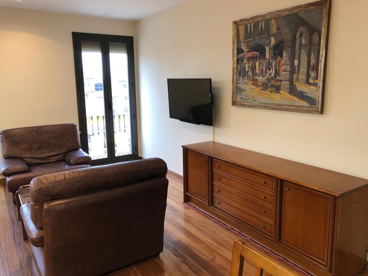 Apartaments Vicus 2 Con Vistas A La Plaza Mayor De Vic Dış mekan fotoğraf