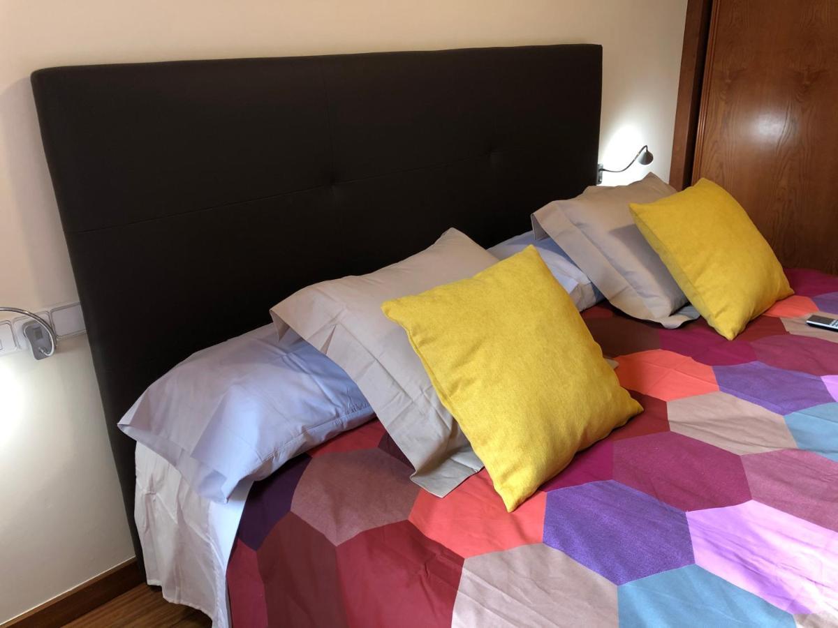 Apartaments Vicus 2 Con Vistas A La Plaza Mayor De Vic Dış mekan fotoğraf