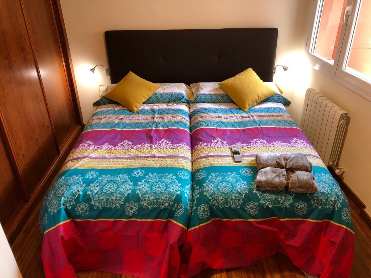 Apartaments Vicus 2 Con Vistas A La Plaza Mayor De Vic Dış mekan fotoğraf