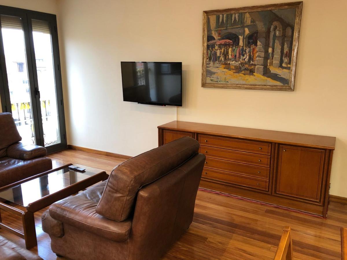 Apartaments Vicus 2 Con Vistas A La Plaza Mayor De Vic Dış mekan fotoğraf