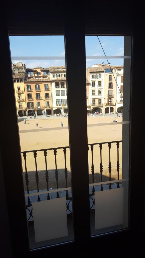 Apartaments Vicus 2 Con Vistas A La Plaza Mayor De Vic Dış mekan fotoğraf